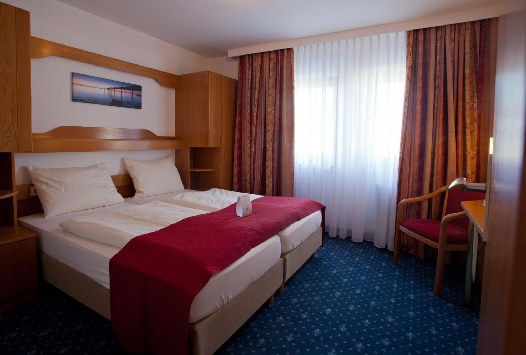 Hotel Knaus Am Hafen Uhldingen-Muehlhofen Phòng bức ảnh