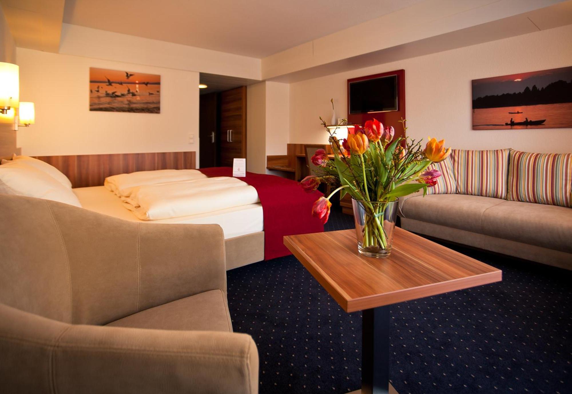 Hotel Knaus Am Hafen Uhldingen-Muehlhofen Ngoại thất bức ảnh