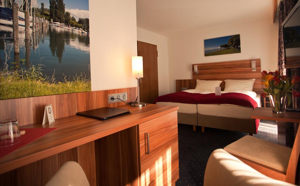 Hotel Knaus Am Hafen Uhldingen-Muehlhofen Ngoại thất bức ảnh
